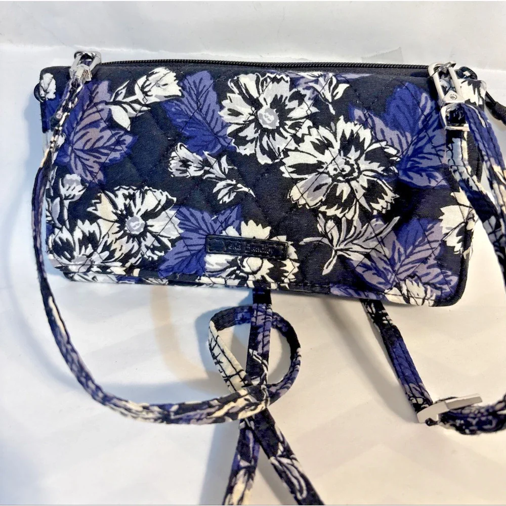 Vera Bradley Crossbody in Frosted Floral - Excellent Condition - Picture 3 of 7